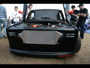 Картинка автомобили выставки уличные фото