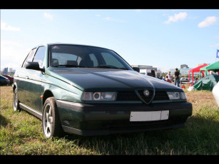 Картинка автомобили выставки уличные фото