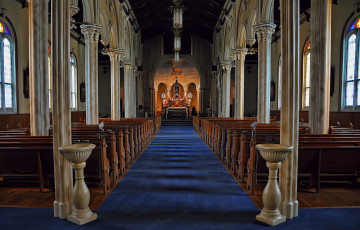 Картинка интерьер убранство роспись храма зал скамейки