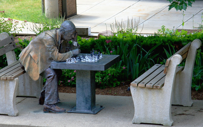 Обои картинки фото города, памятники, скульптуры, арт, объекты, скульптура, скамейка, шахматы