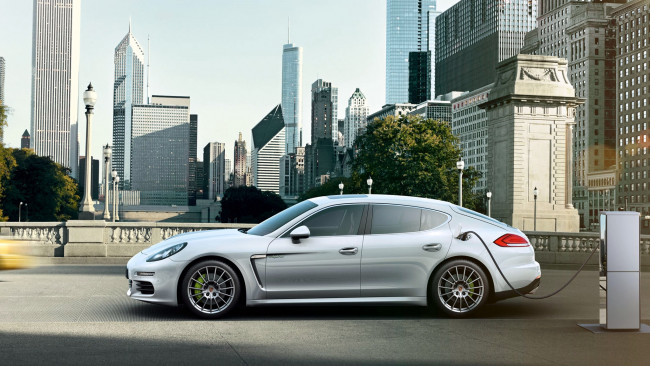 Обои картинки фото porsche, panamera, автомобили, выставки, уличные, фото, dr, ing, h, c, f, ag, элитные, спортивные, германия