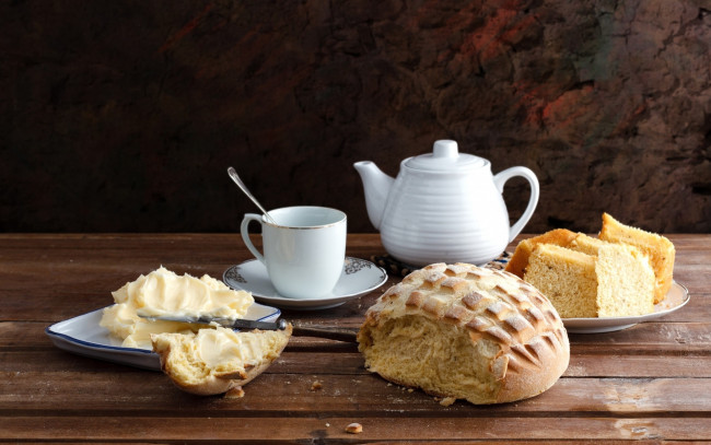 Обои картинки фото еда, хлеб,  выпечка, натюрморт, посуда, масло, чайник, чашка