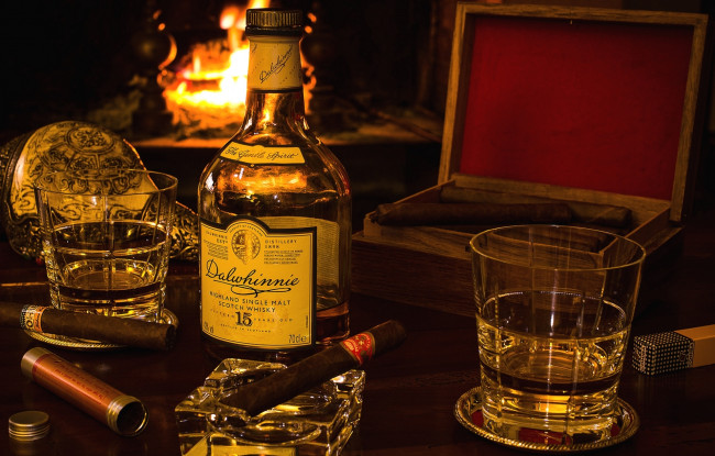 Обои картинки фото бренды, бренды напитков , разное, сигары, стаканы, бутылка, виски, алкоголь, напитки