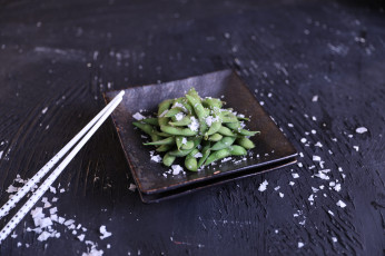 Картинка еда разное тарелка палочки фасоль