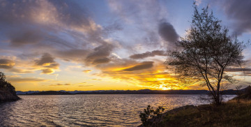 Картинка норвегия природа восходы закаты облака деревья трава водоем