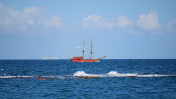 Картинка корабли парусники лайнер всплеск облака