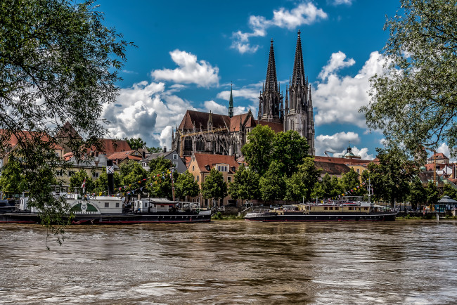 Обои картинки фото города, - католические соборы,  костелы,  аббатства, река