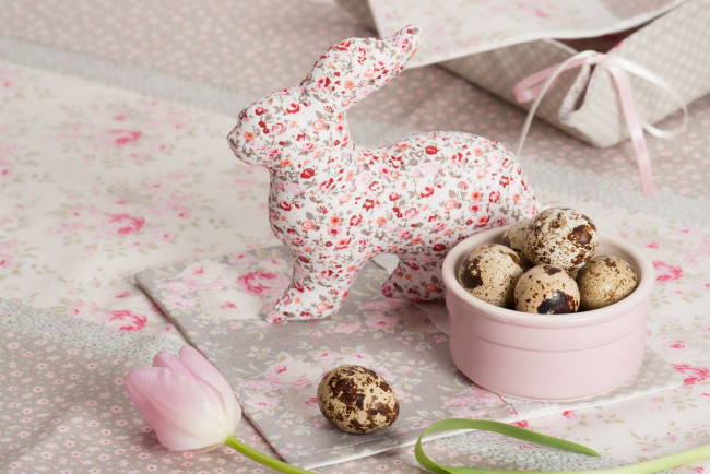 Обои картинки фото праздничные, пасха, яйцо, кролик, тюльпан