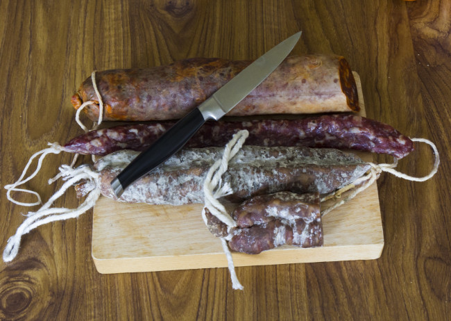 Обои картинки фото еда, колбасные изделия, мясо