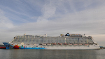 Картинка norwegian+breakaway корабли лайнеры круиз лайнер