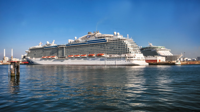 Обои картинки фото royal princess ,  navigator of the seas, корабли, лайнеры, круиз, лайнер