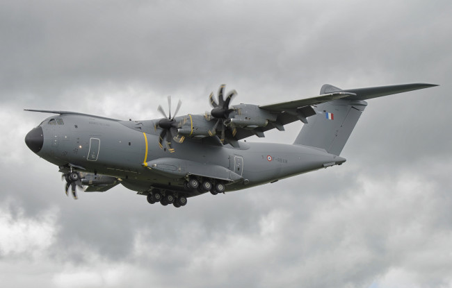 Обои картинки фото airbus a400m, авиация, военно-транспортные самолёты, вта