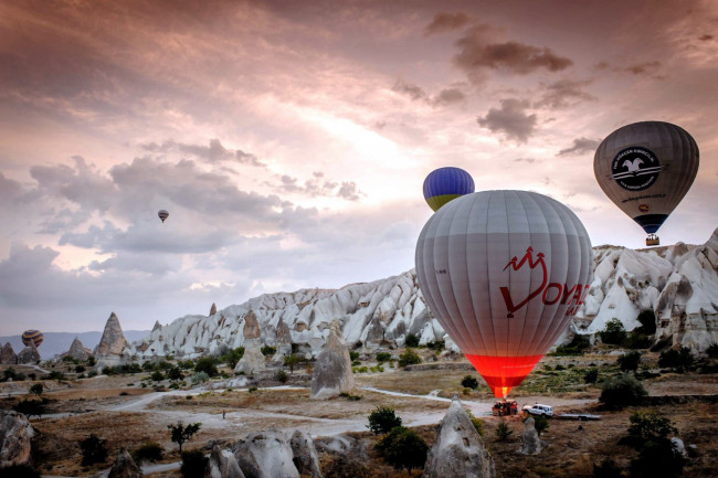 Обои картинки фото авиация, воздушные шары, горы, полет