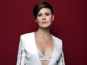 Картинка девушки maggie+grace декольте