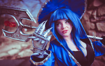 Картинка девушки -+креатив +косплей костюм оружие шляпа перчатка