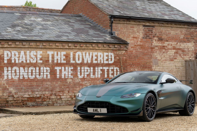 Обои картинки фото автомобили, aston martin, aston-martin