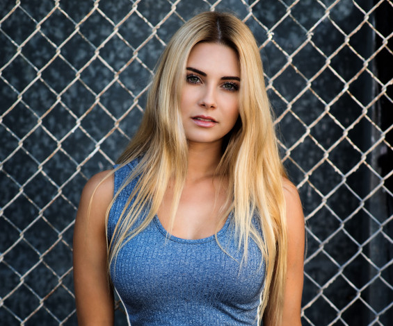 Обои картинки фото девушки, - лица,  портреты, блондинка, декольте