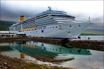 Картинка costa luminosa in the akureyri fjord исландия корабли лайнеры