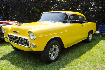 Картинка автомобили выставки уличные фото газон улица