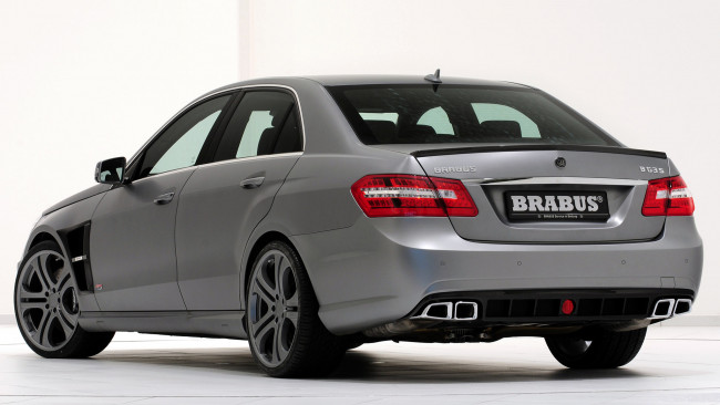 Обои картинки фото mercedes, автомобили, brabus, подразделение, daimler, ag, грузовики, легковые, mercedes-benz, германия, двигатели, автобусы