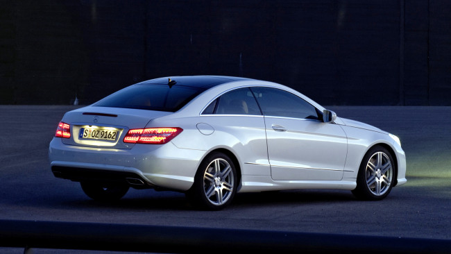 Обои картинки фото mercedes, coupe, автомобили, benz, германия, двигатели, автобусы, mercedes-benz, грузовики, легковые, подразделение, daimler, ag