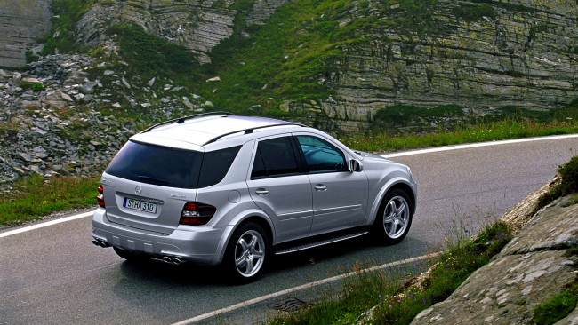 Обои картинки фото mercedes, ml, автомобили, benz, mercedes-benz, подразделение, daimler, ag, легковые, грузовики, автобусы, двигатели, германия