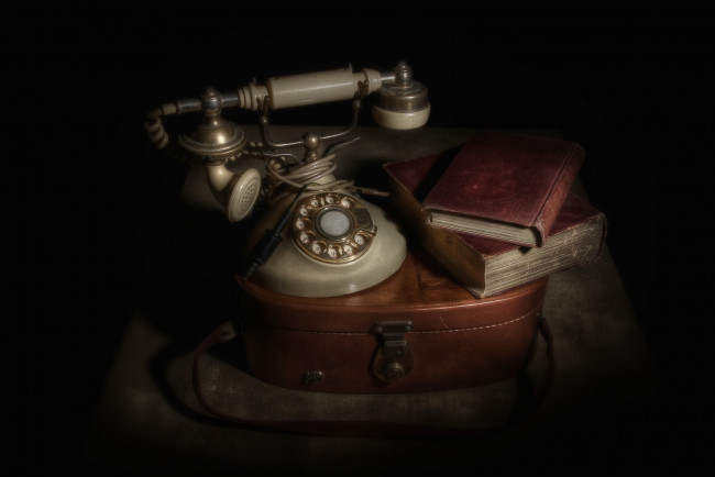 Обои картинки фото разное, предметы, быта, ретро, книги, телефон