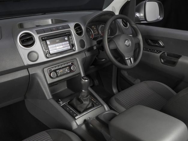 Обои картинки фото автомобили, спидометры, торпедо, 2010г, au-spec, highline, cab, double, amarok, volkswagen, темный