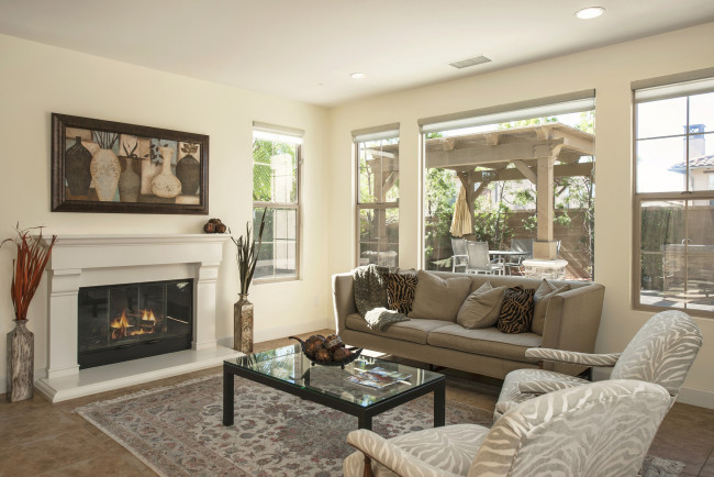 Обои картинки фото интерьер, гостиная, камин, картина