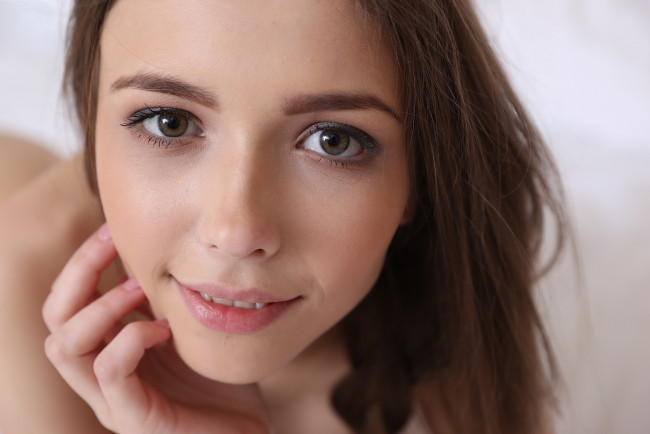 Обои картинки фото девушки, mila azul, взгляд, фон, девушка