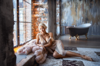 Картинка девушки катерина+ширяева прозрачная одежда окно ванна сквозь одежду шубы катерина ширяева кирпич