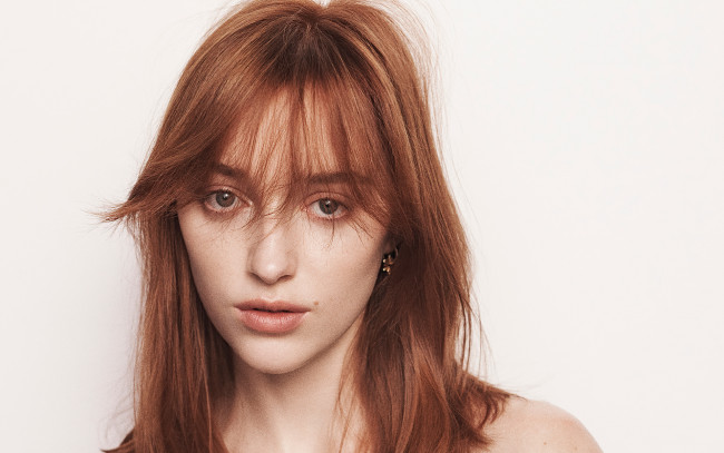 Обои картинки фото девушки, phoebe dynevor, рыжая, лицо