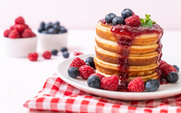 обоя еда, блины,  оладьи, мята, оладьи, ягоды, малина, голубика, джем, десерт