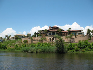 Картинка города здания дома эркер