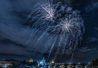 Картинка разное салюты фейерверки небо ночь прага праздник