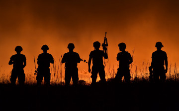 Картинка оружие армия спецназ солдаты закат