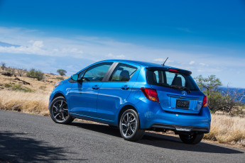 Картинка автомобили toyota 2015г yaris синий us-spec 5-door se
