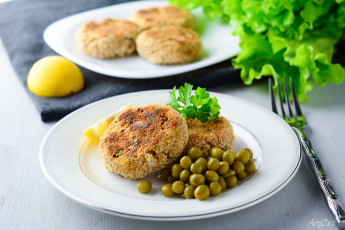 Картинка еда мясные+блюда долька лимона горошек котлета зелень