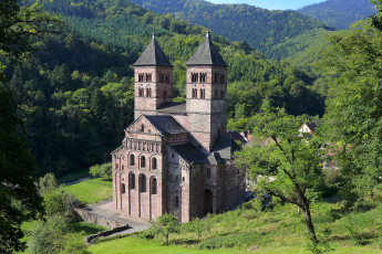 Картинка benedictine+abbey города -+католические+соборы +костелы +аббатства горы лес аббатство