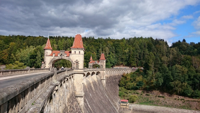 Обои картинки фото города, - мосты, лес, дорога, мост, ворота, башенки