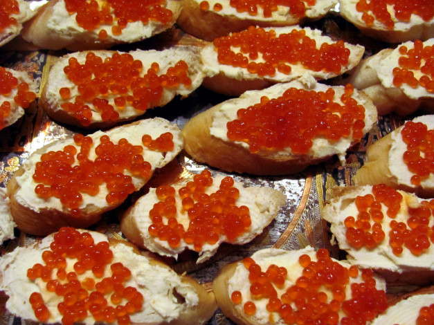 Обои картинки фото еда, икра, бутерброды, красная, масло, багет