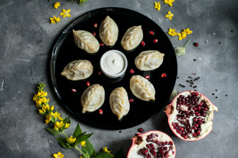 Картинка еда пельмени +манты +вареники ягоды гранат сметана манты