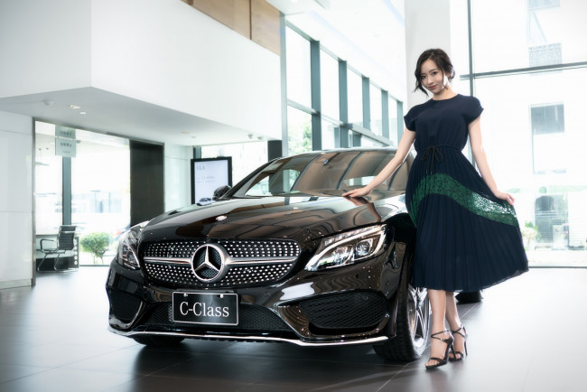 Обои картинки фото автомобили, -авто с девушками, mercedes-benz, азиатка, c-class, мерседес, белый, платье