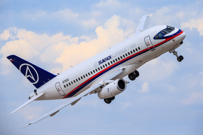 Обои картинки фото sukhoi superjet 100, авиация, пассажирские самолёты, авиалайнер