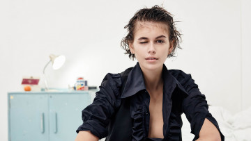 Картинка девушки -+брюнетки +шатенки kaia graber модель девушка рубашка