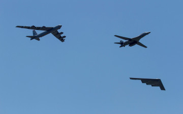 Картинка авиация разные+вместе rockwell b-1 lancer northrop grumman b-2 spirit boeing b-52 stratofortress бомбардировщик стратегический военные самолеты ввс сша