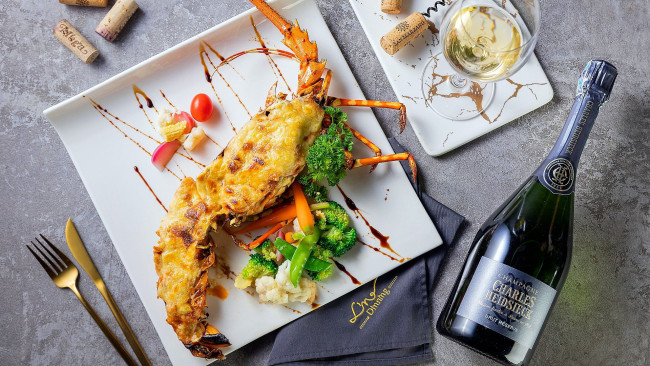 Обои картинки фото еда, рыбные блюда,  с морепродуктами, лангуст, вино