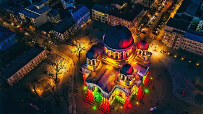 Обои картинки фото города, каунас , литва, вид, сверху, город, здания, сделанное, человеком, ночь, подсветка