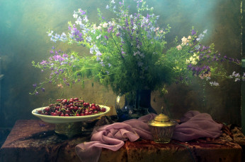 Картинка еда вишня +черешня букет полевые цветы вишни ваза