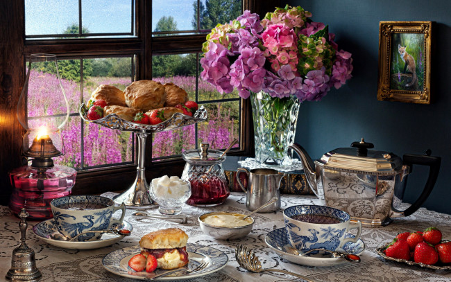 Обои картинки фото еда, натюрморт, гортензия, лампа, чай, булочки, клубника, сахар